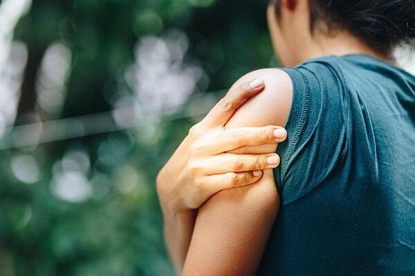 Đau bắp tay – nguyên nhân và cách chữa
